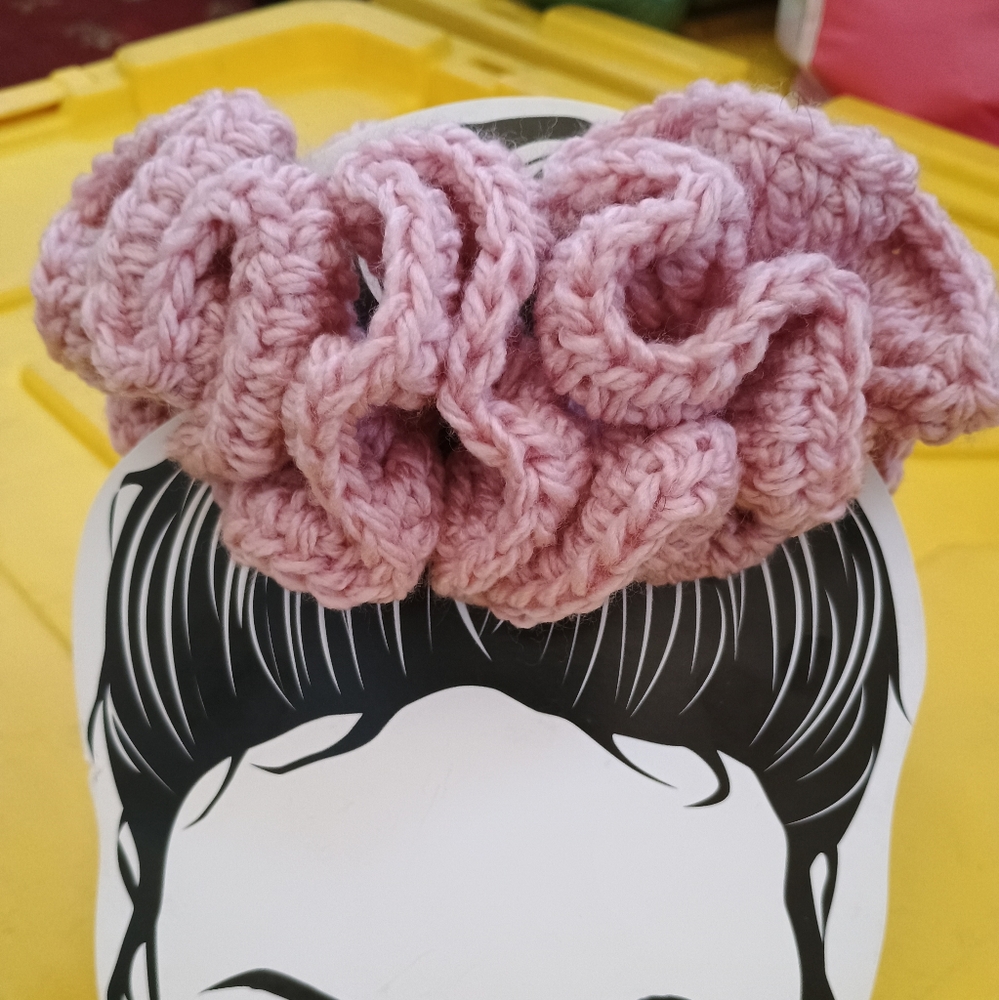 Scrunchie - Picture 9 of 16